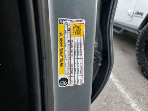 Used 2024 GMC Sierra 1500 AT4 w/ Technology Package AWD/4WD image 32