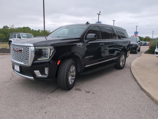 Used 2023 GMC Yukon XL Denali AWD/4WD image 5