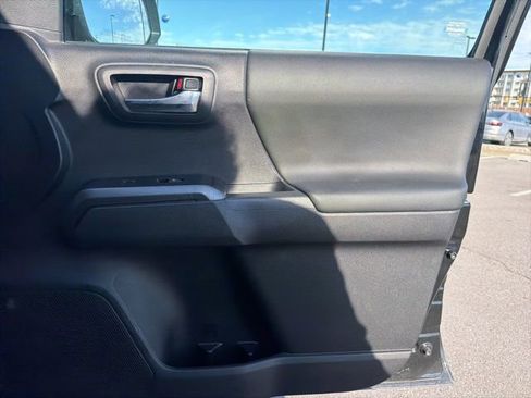 Used 2022 Toyota Tacoma TRD Sport image 9