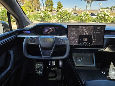 Used 2022 Tesla Model X Plaid image 26