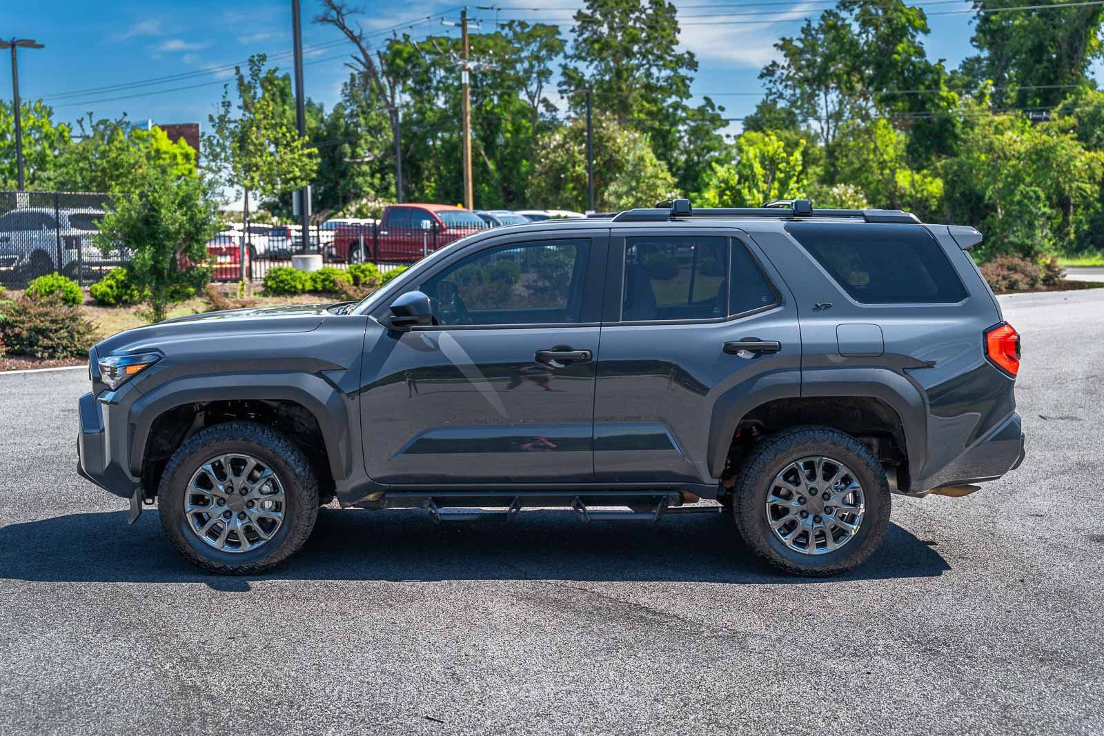 Used 2025 Toyota 4Runner SR5 AWD/4WD image 4