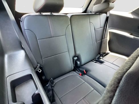 Used 2023 Chevrolet Traverse RS FWD image 29