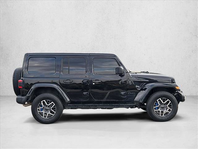 Used 2025 Jeep Wrangler Unlimited Sahara AWD/4WD image 4