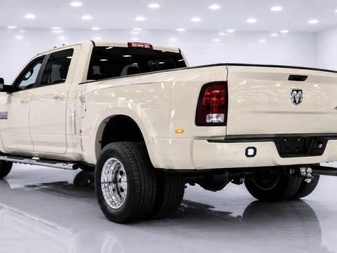 Used 2018 RAM 3500 Laramie w/ Max Tow Package AWD/4WD image 3