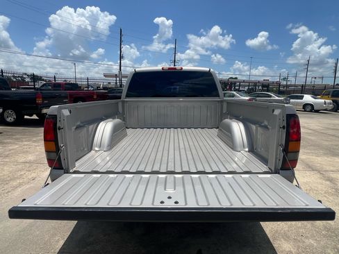 Used 2005 GMC Sierra 1500 W/T image 13