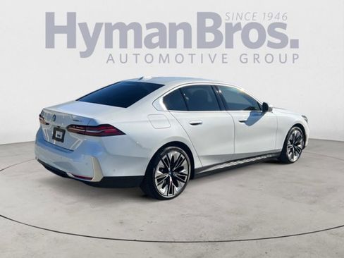 Used 2024 BMW i5 eDrive40i w/ M Sport Package image 3