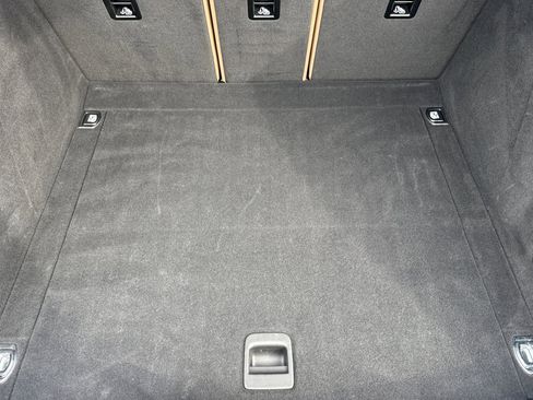 Used 2021 Porsche Macan Base image 16