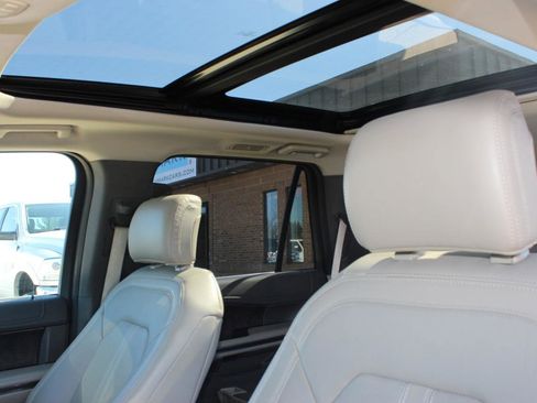 Used 2019 Ford Expedition Limited image 12