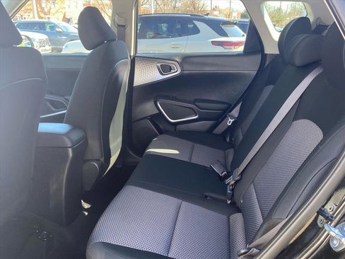 Used 2025 Kia Soul LX image 17