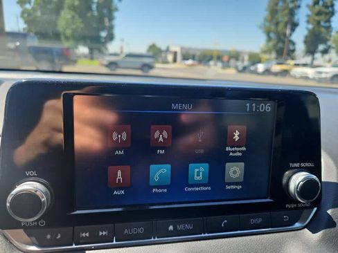 Used 2025 Nissan Sentra S FWD image 16