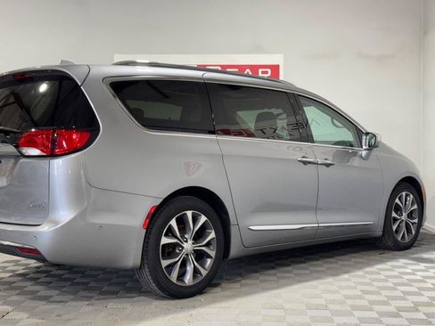 Used 2017 Chrysler Pacifica Limited w/ Advanced Safetytec Group FWD image 9
