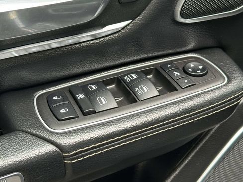 Used 2023 RAM 1500 Laramie AWD/4WD image 16