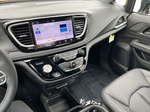 New 2026 Chrysler Pacifica Select image 14
