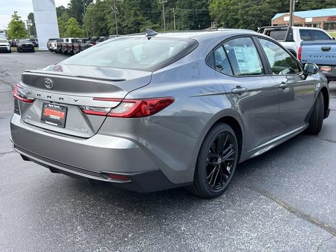 New 2026 Toyota Camry SE w/ Convenience Package FWD image 3