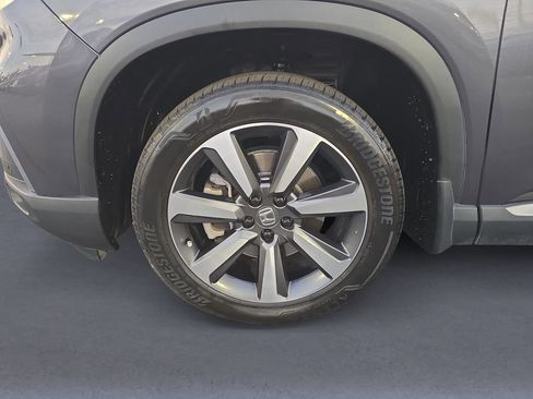 Used 2025 Honda Pilot Elite image 9