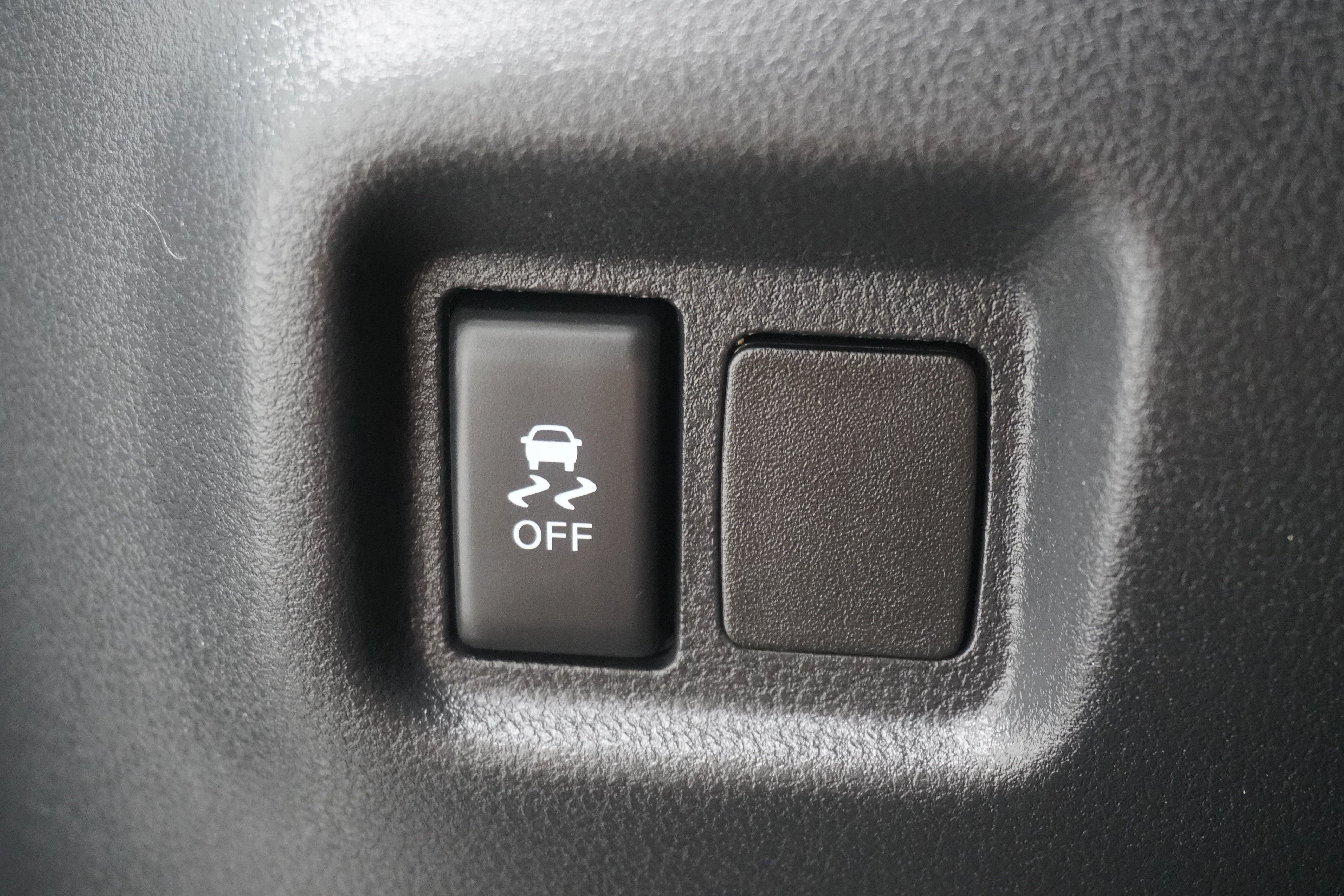 Used 2014 Nissan Versa S Plus FWD image 26