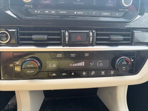 Used 2024 Nissan Pathfinder SV AWD/4WD image 23