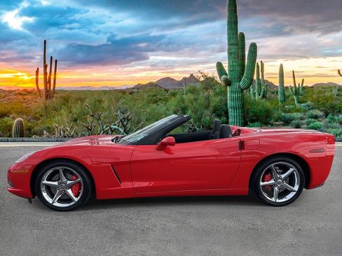 Used 2012 Chevrolet Corvette Convertible w/ 2LT Preferred Equipment Group RWD image 6