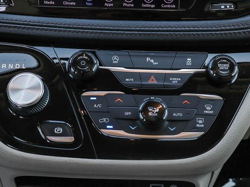 Used 2019 Chrysler Pacifica Limited FWD image 20