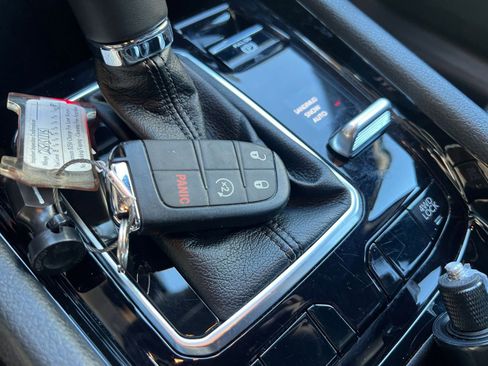 Used 2025 Jeep Compass Limited image 21