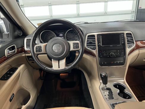 Used 2012 Jeep Grand Cherokee Limited w/ Trailer Tow Group IV AWD/4WD image 8