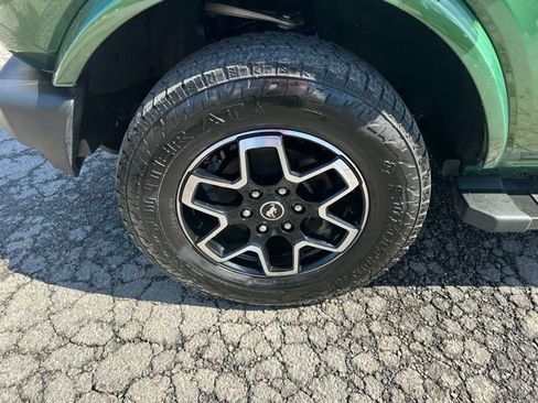 Used 2022 Ford Bronco Outer Banks AWD/4WD image 9