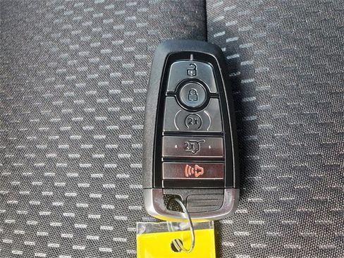 New 2025 Ford Escape SE image 38