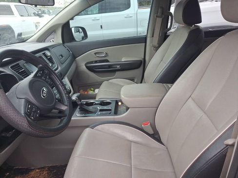 Used 2019 Kia Sedona EX image 7