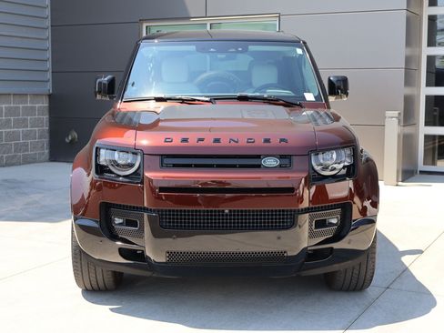 Used 2025 Land Rover Defender 130 X-Dynamic SE AWD/4WD image 2