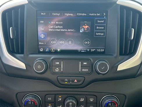 Used 2023 GMC Terrain SLT image 29