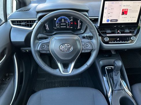 Used 2025 Toyota Corolla SE image 14