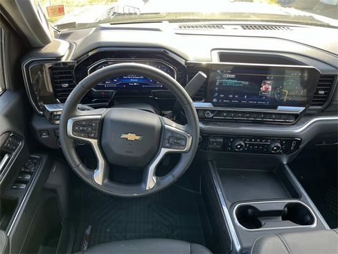 Used 2025 Chevrolet Silverado 2500 LTZ w/ LTZ Convenience Package image 11