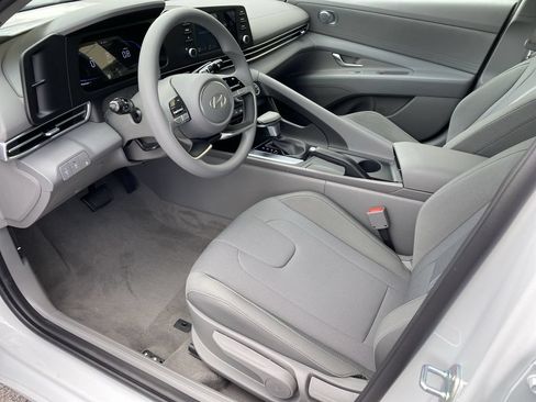New 2026 Hyundai Elantra SE FWD image 10