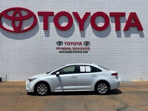 Used 2024 Toyota Corolla LE FWD image 4