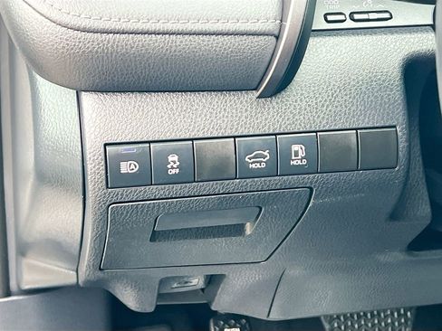 Used 2024 Toyota Camry SE image 10