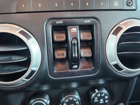 Used 2016 Jeep Wrangler Unlimited Sahara w/ Max Tow Package AWD/4WD image 21