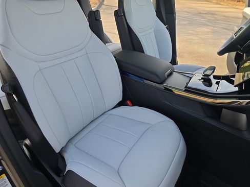 New 2026 Land Rover Range Rover Sport Dynamic SE AWD/4WD image 10