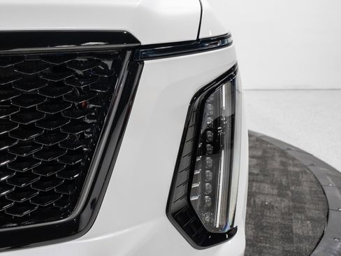 Used 2025 Cadillac Escalade V w/ LPO, ONYX Package AWD/4WD image 17