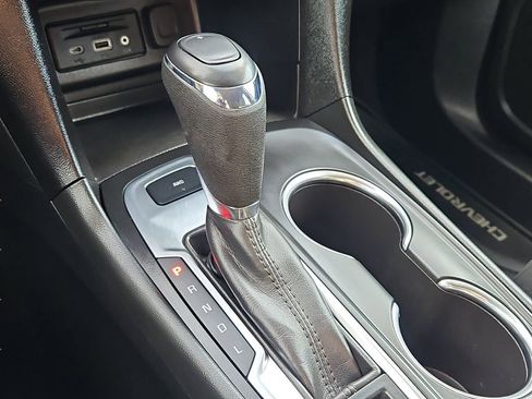 Used 2020 Chevrolet Equinox LT image 29