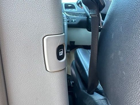 Used 2015 Chrysler Town & Country Touring-L w/ Driver Convenience Group FWD image 20