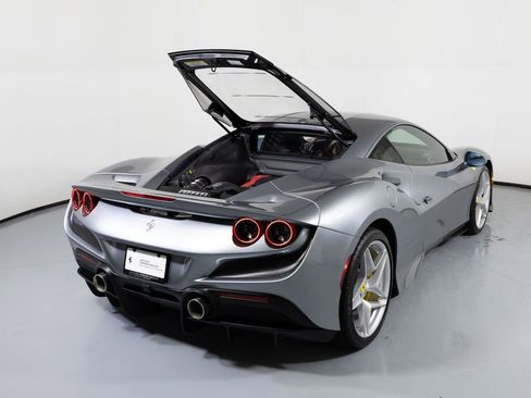 Used 2021 Ferrari F8 Tributo image 17