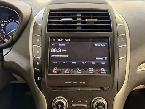 Used 2019 Lincoln MKC Premiere FWD image 9
