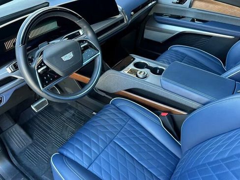 Certified 2026 Cadillac Vistiq Premium Luxury w/ LPO, Floor Liner Package AWD/4WD image 8
