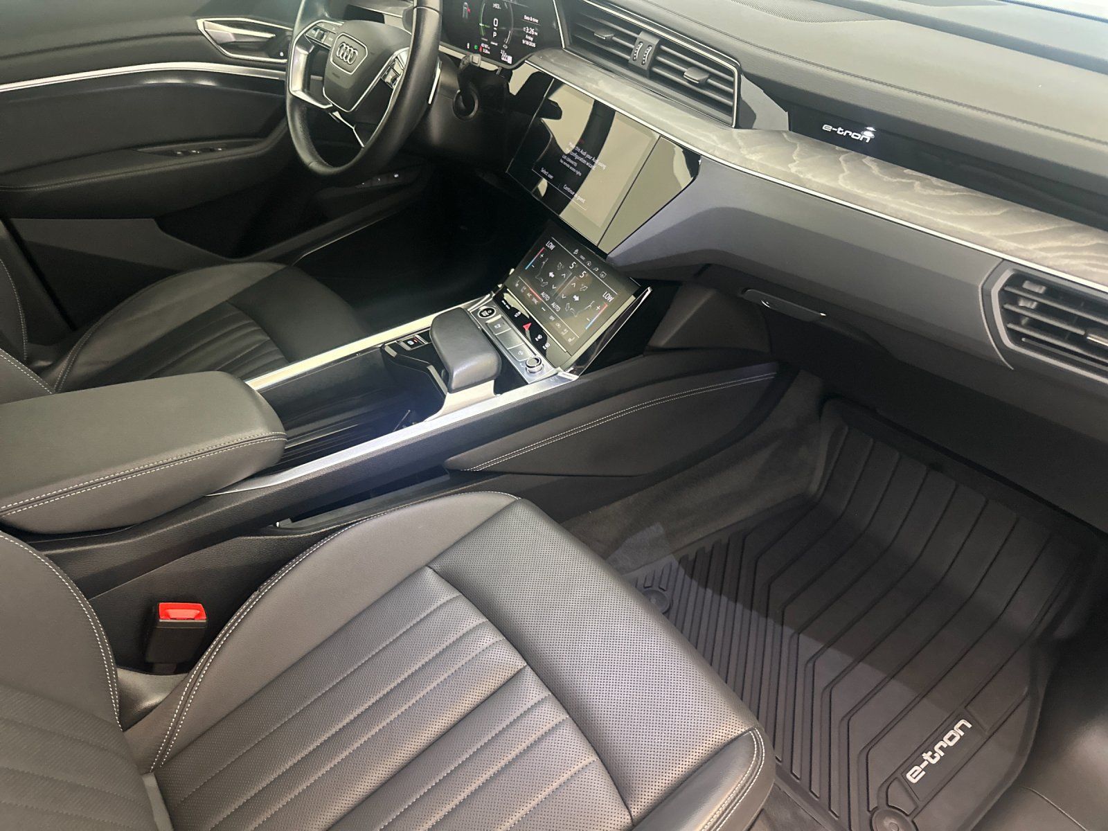 Used 2024 Audi Q8 e-tron Premium Plus w/ Premium Plus Package AWD/4WD image 15