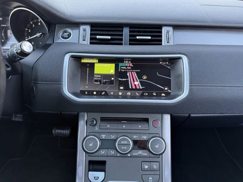 Used 2019 Land Rover Range Rover Evoque SE Premium image 30