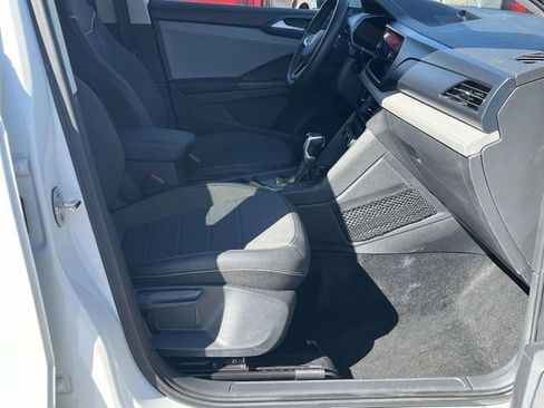 Used 2024 Volkswagen Taos SE image 23