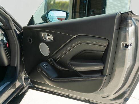 Used 2019 Aston Martin V8 Vantage Coupe image 57