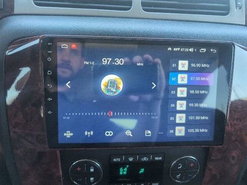 Used 2011 GMC Yukon Denali image 22