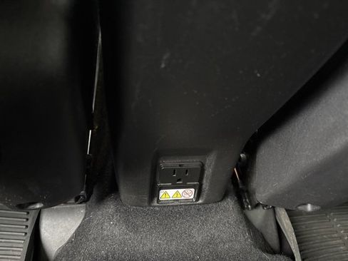 Used 2015 Jeep Renegade Latitude w/ Popular Equipment Group image 14