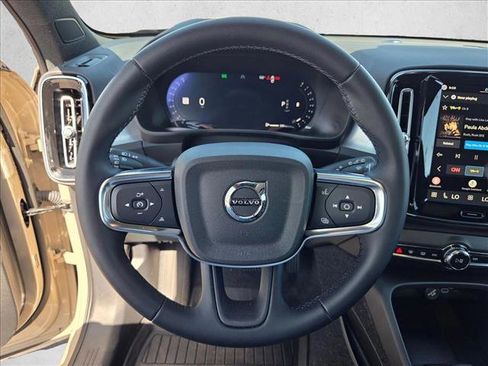 Used 2026 Volvo XC40 B4 Core w/ Protection Package Premier FWD image 14